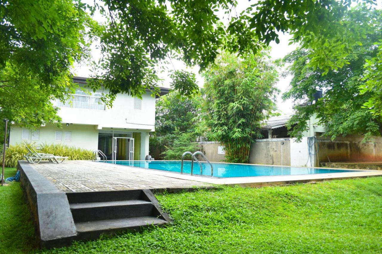 Pivisuma Dambulla Hotel Luaran gambar