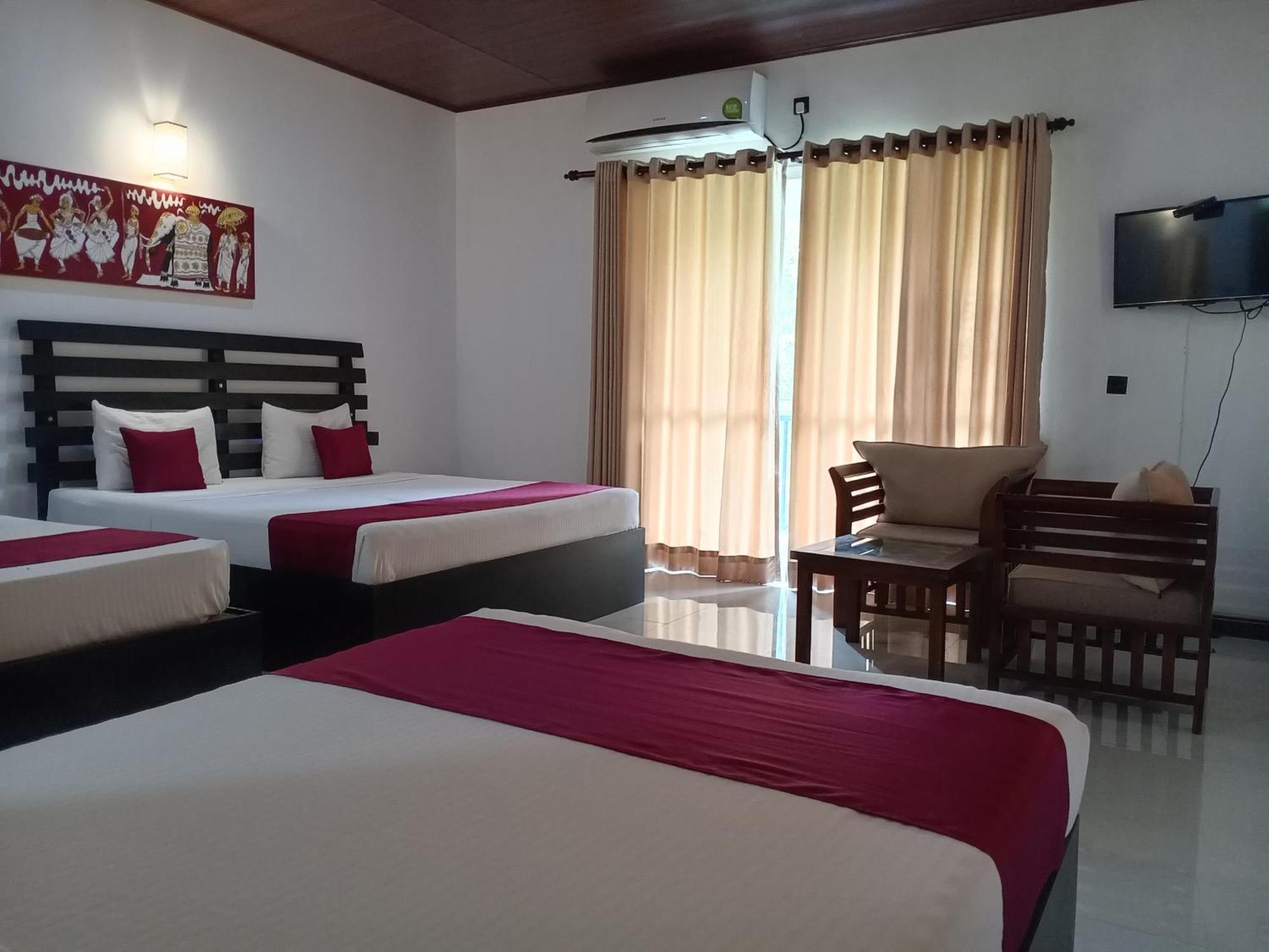 Pivisuma Dambulla Hotel Luaran gambar